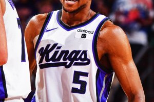 Fox vince il duello con Doncic, Sacramento vince a Dallas