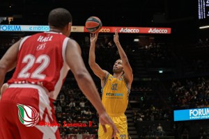«Flaccadori e Melli. L’Olimpia risale verso i play-in: “Grande sforzo”» titola La Gazzetta
