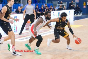 La Juvi Cremona sorprende l’Urania, successo 87-81 all’Allianz Cloud