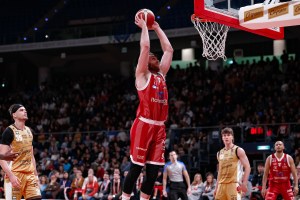 Milano fa valere la legge del più forte: Pesaro sconfitta