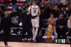 Boston Celtics, infortunio per Kristaps Porzingis. Ma lui: “Niente di grave”