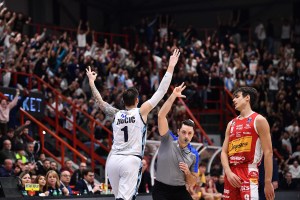 La GeVi Napoli vola, la prima Pesaro di Sacchetti sprofonda