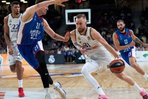 Il Real fa 4 punti in più dell’Efes nella partita infinita