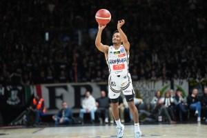 Happy Casa Brindisi, risoluzione consensuale con Loren Jackson
