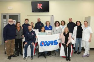 Lo staff biancorosso da Avis per promuovere la cultura della donazione di sangue