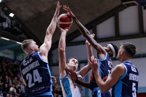 Denegri esecutore del finale riporta la Vanoli al successo, Napoli paga un secondo quarto scialbo
