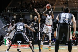 Reggio Emilia in estasi vola in semifinale! La Virtus Bologna cade 72-81