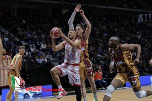 Olimpia, una finale contro gli esterni e l’entusiasmo di Napoli