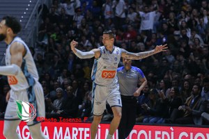 Napoli completa un’incredibile impresa! Batte Milano 77-72 e vince la Coppa Italia