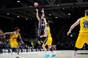 La Virtus esce nel secondo tempo e batte Scafati