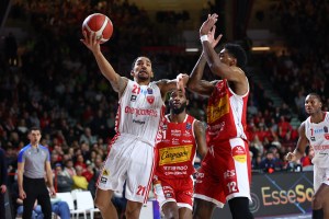 Varese trova una cruciale vittoria salvezza, Pesaro ora è penultima da sola