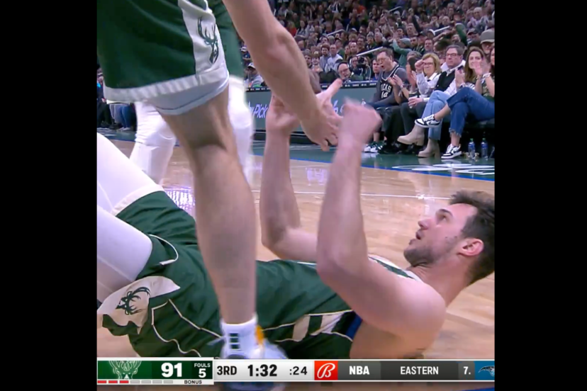Primi canestri per Danilo Gallinari in maglia Bucks nel successo di Milwaukee sugli Charlotte Hornets.