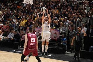 Il Real Madrid batte Murcia soffrendo e vola in semifinale