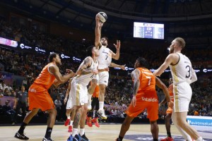 Un Real Madrid ingiocabile spazza via il Valencia e vola in finale