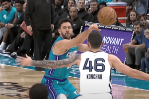 Vasilije Micic subito protagonista con gli Hornets: Sa sempre dove si trovano tutti i suoi compagni”