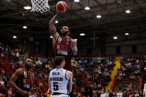 Blitz vincente di Venezia sul campo di Napoli: vittoria di squadra degli orogranata