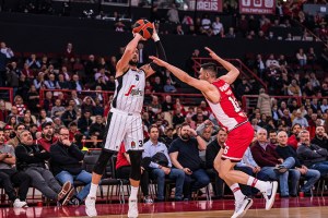 La Virtus gioca alla grande, ma cade sul finale al Pireo