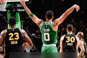 I Boston Celtics demoliscono i Golden State Warriors: 140-88 il finale