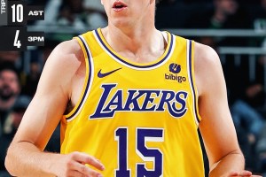 Battaglia clamorosa tra Lakers e Bucks, la decide Reaves al secondo OT