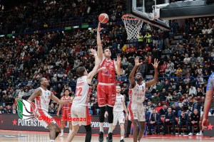 L’Olimpia domina Varese e aggancia la Virtus. Doppia doppia per Pippo Ricci