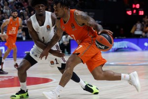 Il Valencia torna al successo battendo il Bayern Monaco e resta in corsa per i play-in