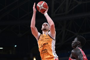 VL Pesaro, infortunio per Leonardo Totè