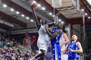 Emozioni pazzesche a Sassari: la Dinamo batte Brescia in overtime