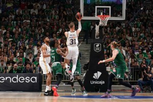 Il Madrid sbanca il Carpena e resta solo al comando. Cadono Barça e Valencia, bene Baskonia