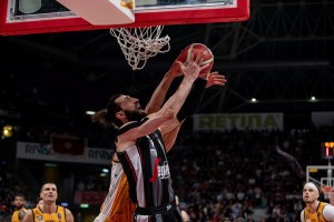 «La Virtus si fa male. Va k.o.con Pesaro al supplementare» titola il Corriere di Bologna
