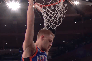 I Knicks vincono il derby di mezzogiorno sui Nets, 57 punti della strana coppia DiVincenzo- McBride