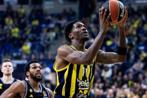 Uno storico Hayes-Davis guida il Fener sull’ALBA: 50!