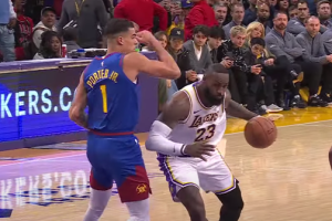 Il canestro del record di LeBron guida la Top 10 della notte NBA