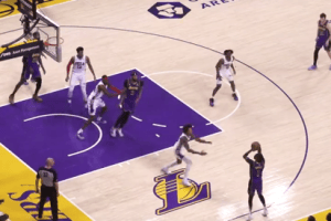 Lakers, D’Angelo Russell toglie a Nick Van Exel il record di triple segnate in una stagione
