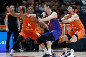 Il Barça sbanca La Fonteta. Vesely MVP