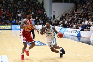 Carpegna Prosciutto Pesaro vs Vanoli Basket Cremona | La situazione e dove vederla in tv