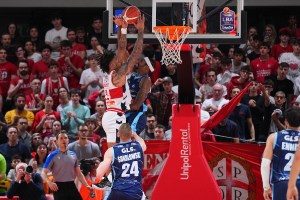 L’UnaHotels Reggio Emilia mostra i muscoli, Napoli KO e playoff conquistati