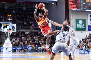 La Carpegna Pesaro si impone in volata sul campo dello Dinamo Sassari