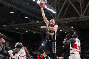La Virtus si riscatta con Reggio e riprende la vetta: mvp Shengelia