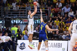 Dinamo Sassari, traguardo per Kruslin: superati i 1000 punti in Serie A