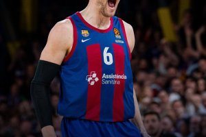 Barcelona holds off Olympiacos to tie series in Game 2