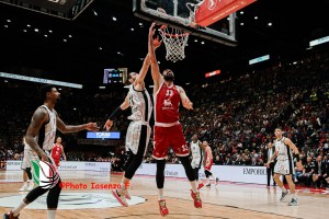 Gazzetta: “All’ultimo respiro, Milano si prende il derby ma play-in in bilico”