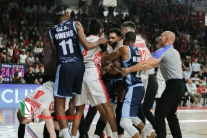 “Gevi, crisi senza fine: ko a Varese e addio playoff” titola la Repubblica-Napoli