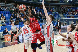 Rimini con Marks respinge l’incredibile rimonta Urania, vittoria all’overtime 86-82
