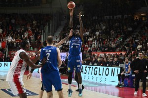 Pallacanestro Brescia, paura per Gabriel. E si attendono novità su Cobbins