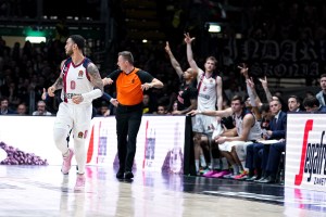 Beffa Virtus, Baskonia passa e si prende l’8° posto