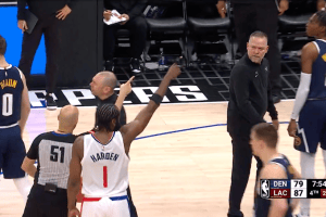 Mike Malone espulso, anche James Harden lo manda negli spogliatoi