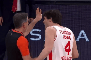 Anadolu Efes-Stella Rossa, Milos Teodosic espulso per proteste