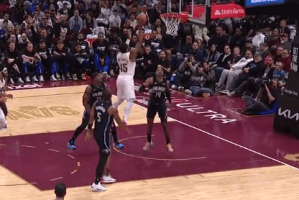 30 di Donovan Mitchell, i Cavs iniziano i playoff con un gran successo sui Magic