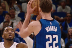I Cavs durano un tempo, i Magic vincono gara 4 con super Franz Wagner e pareggiano la serie
