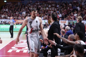 “Domina il primo quarto”, “Nella ripresa il fratello scarso”: Ante Zizic fa discutere